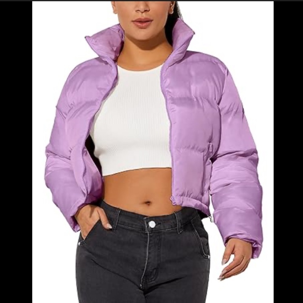 Hujoin - puffer-cropped jacket, zipper on front 
Zipper pockets